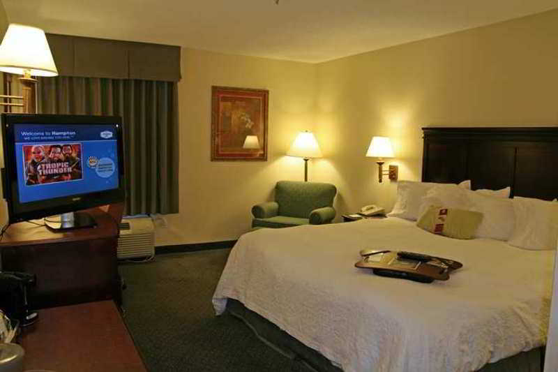 Hampton Inn Kansas City Blue Springs Zimmer foto